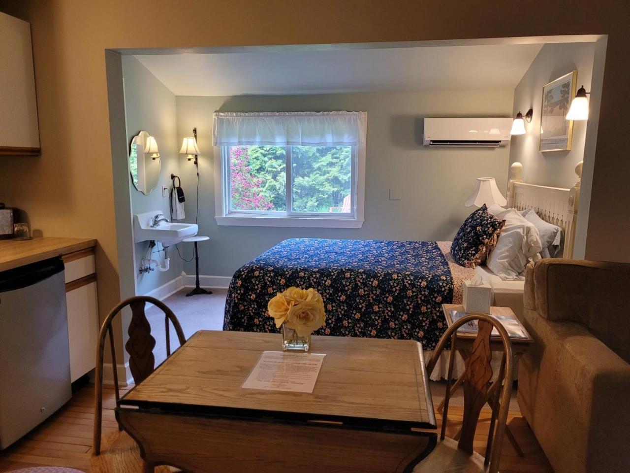 Sylvan Inn Bed & Breakfast Glen Arbor Dış mekan fotoğraf
